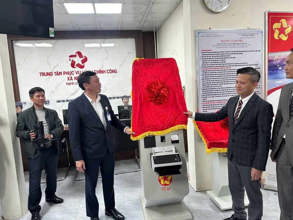 Quyết tâm chuyển đổi số để giảm gánh nặng cho người dân