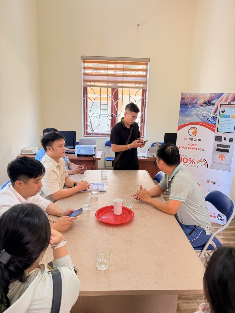 TIÊN PHONG ĐƯA "HÀNH CHÍNH CÔNG THÔNG MINH" VỀ TỪNG THÔN BẢN: ĐỘT PHÁ CÔNG NGHỆ TẠI NGHĨA TRỤ - HƯNG YÊN